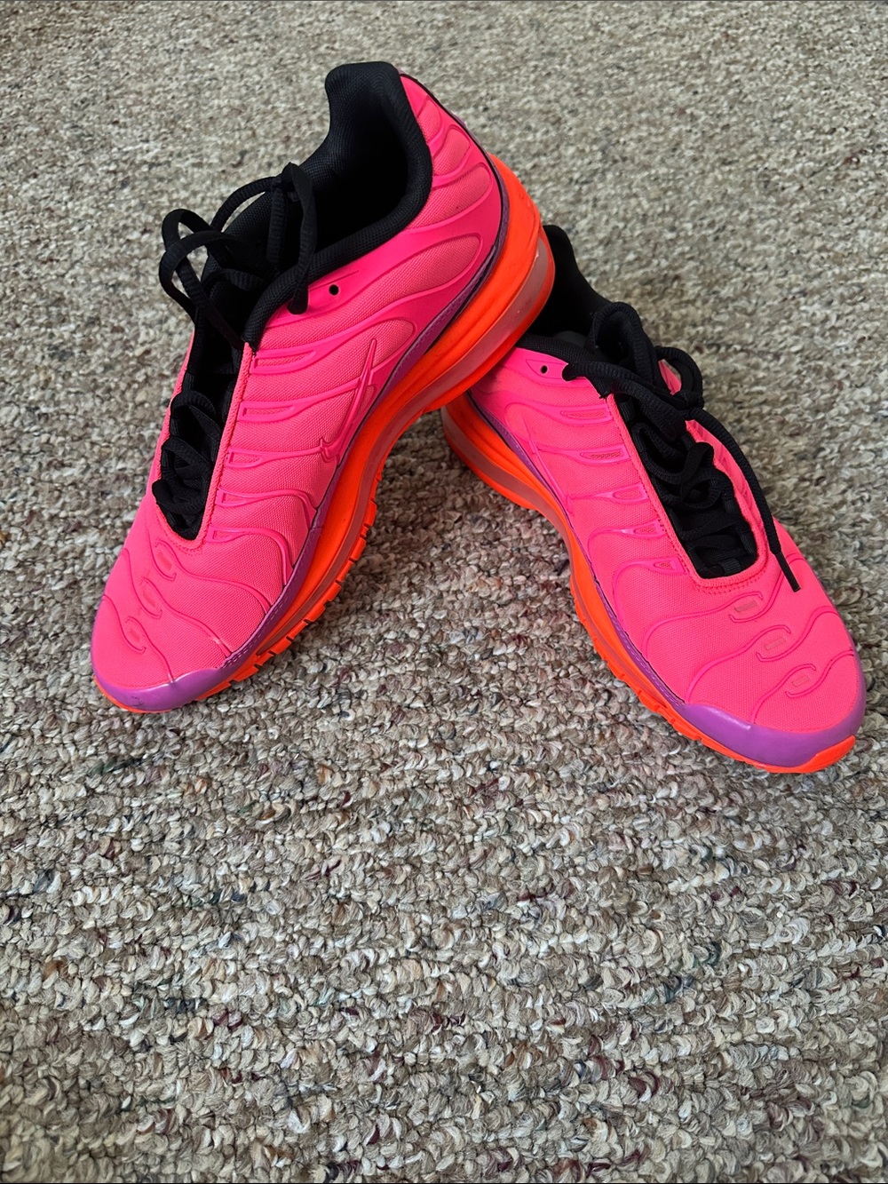 Nike Mens size 8.5 women’s size 10 Pink and Orange air max plus